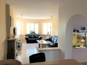 1-bedroom apartment-rooftop JAKUZZI-hot tub, BBQ & SAUNA in a FOREST by the BEACH, Klaipeda